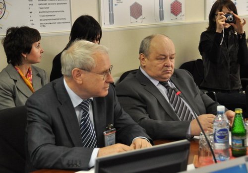 Президент концерна «Росэнергоатом» Олег Сараев и директор строящейся БАЭС-2 Юрий Носов на встрече с Александром Мишариным