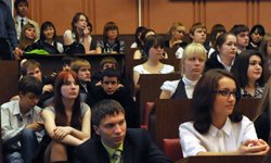 У сохи и станка: призывы Игоря Холманских отказаться от дипломов тревожат общественность